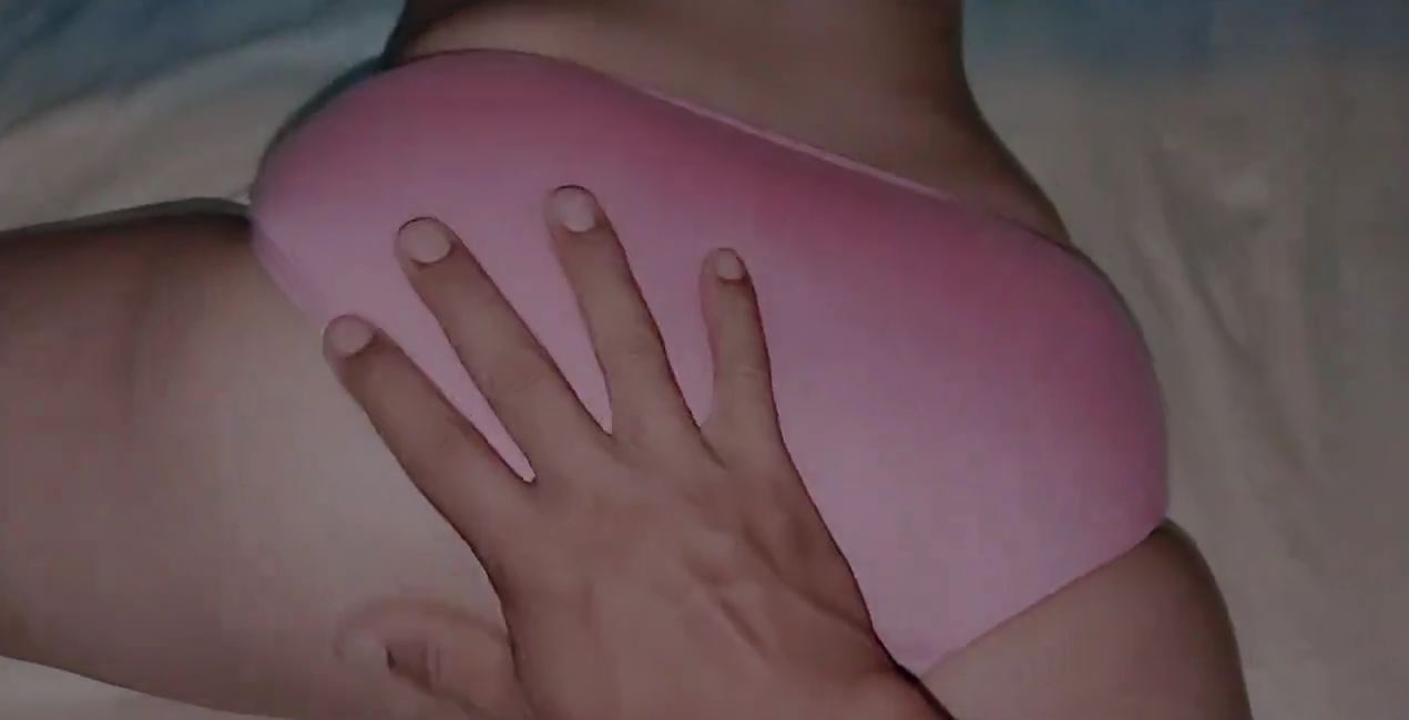 Gadis SMA Main Di Halaman Belakang Sekolah