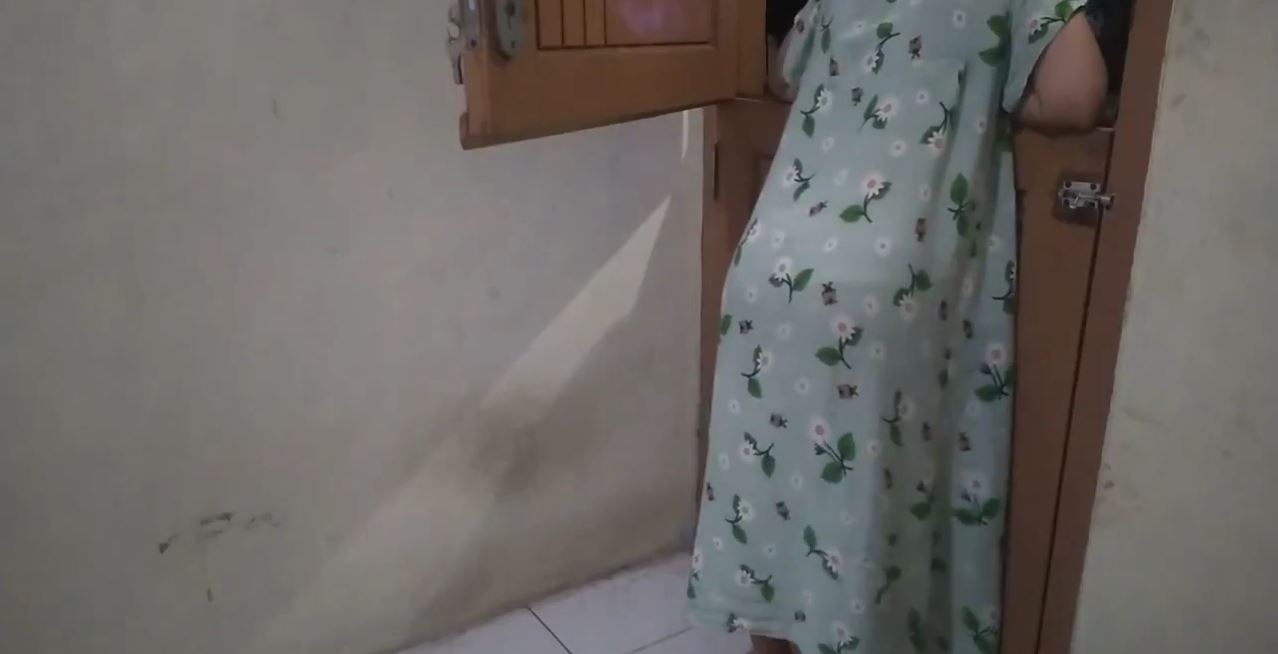 Ngintip Tetangga Taunya Malah Di Sodok